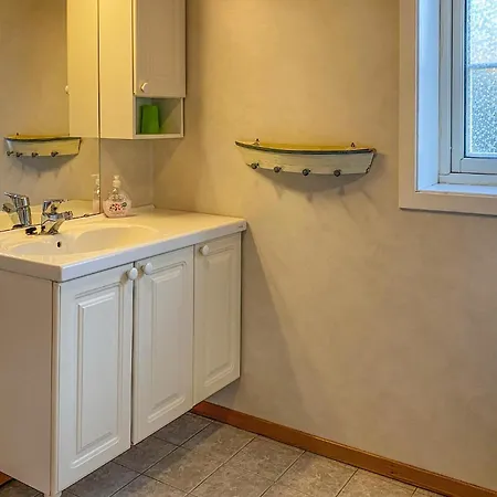 2 Bedroom Beautiful In Frosta