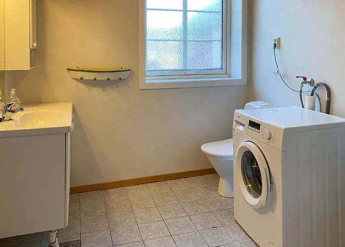 2 Bedroom Beautiful In Frosta Casa de Férias