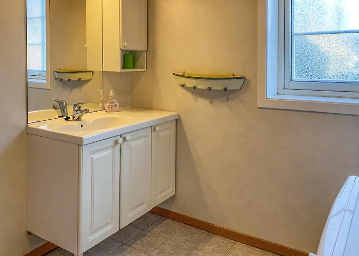 2 Bedroom Beautiful In Frosta