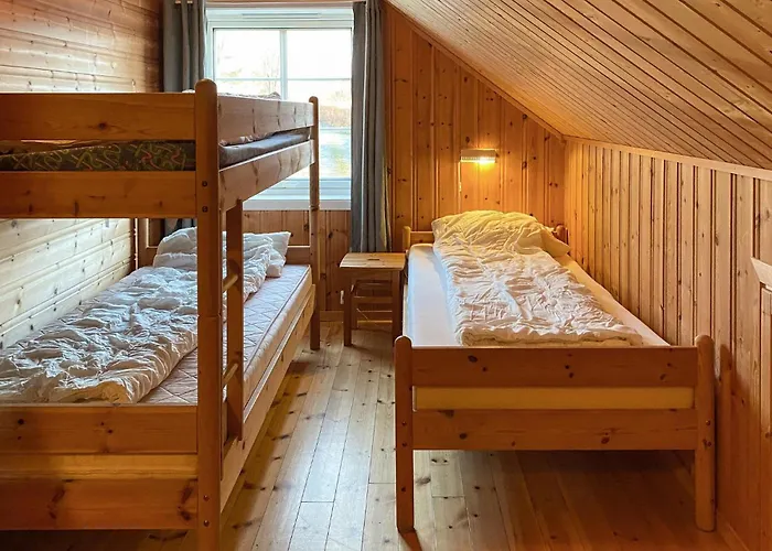 2 Bedroom Beautiful In Frosta Feriehus